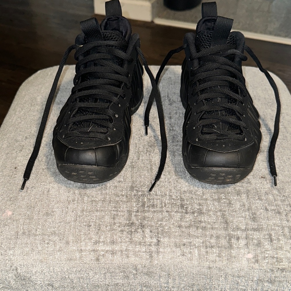 Nike Men's All-Black Athletic Shoes